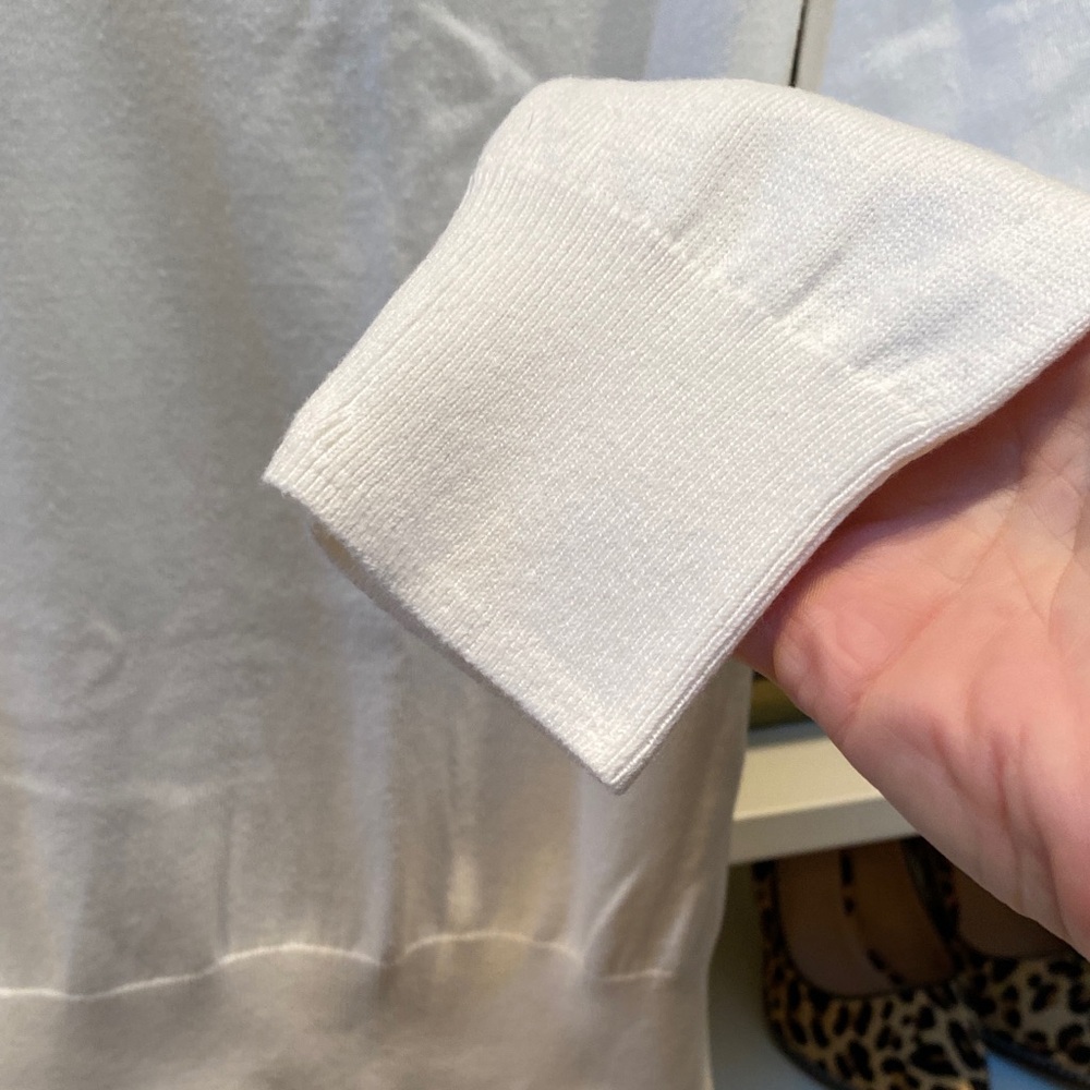 Banana Republic White V-Neck Sweater. Size M. GUC - Picture 4 of 12